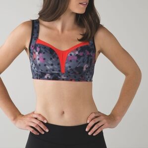 Lululemon Ta Ta Tamer III in Windy Blooms Regal Plum Multi / Alarming